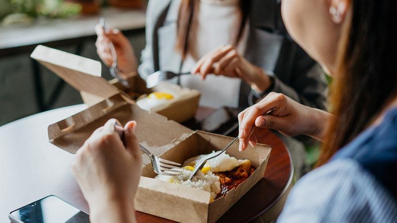 餐饮股市场遇冷,谁的错?